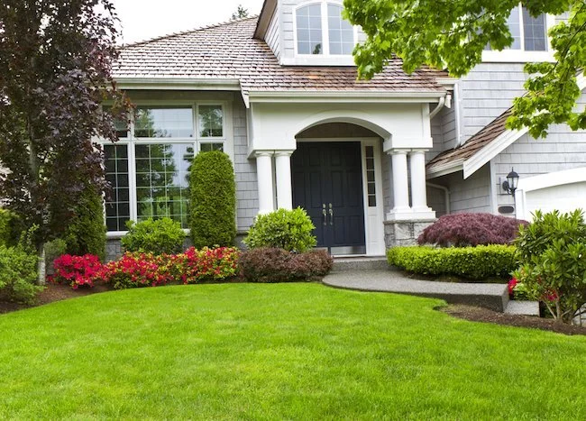 How To Hire The Right Landscaper For Your Yard